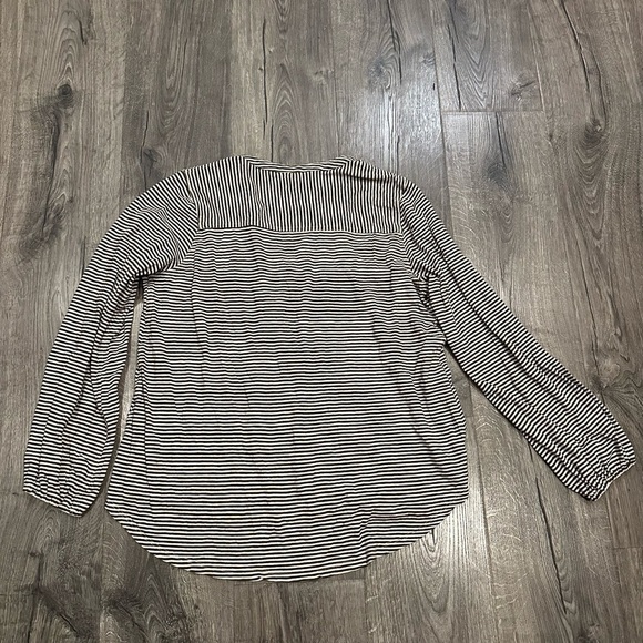 Lucky Brand Women's Long Sleeved Peasant  Top V Neck Elastic @ Cuffs FLAW XL - Picture 8 of 9